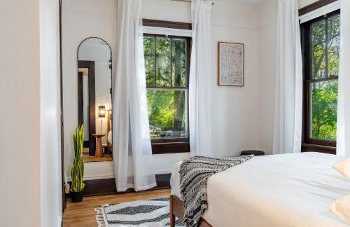 Sanctuary on 3rd - Walk to UF , Parking , Grill - Photo 36