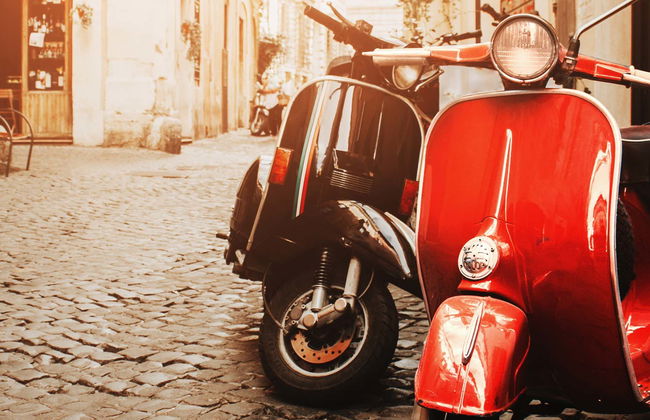 Tour en vespa por Bolonia - Foto 1