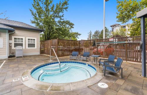 Luxury King Suite by the Lake - Entire Place - Foto 17