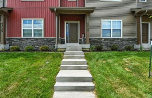 Modern Townhome Retreat in Prime Location townhouse - Photo 28