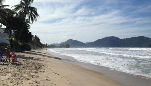 CHARMOSA CASA EM CONDO A 01 QUADRA DA PRAIA DO SAPE UBATUBA com churrasqueira, forno pizza, wifi - Foto 2
