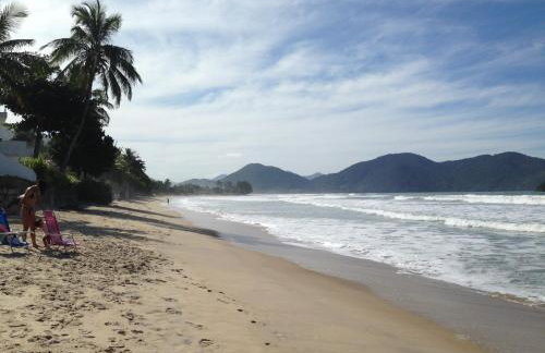 CHARMOSA CASA EM CONDO A 01 QUADRA DA PRAIA DO SAPE UBATUBA com churrasqueira, forno pizza, wifi - Foto 2