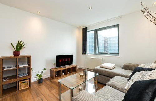 Direct Tube Links to Central London , Walk to Station one bedroom flat in Greater London, ID required - Foto 3