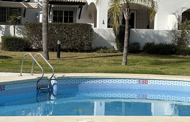 2 Bed-sleeps 4-private Patio-pool-aircon - Foto 13