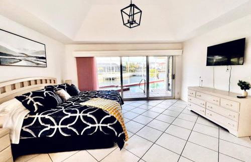 Waterfront Home With Heated Pool/Jacuzzi and only 1mile to beach - Foto 14