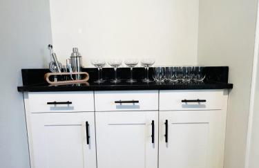 Trendy and Stylish 3BR Uptown Duplex - Foto 14