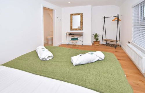 Chapel House by YourStays - Two bed cottage in Market Town of Sandbach, high end finish - Photo 32