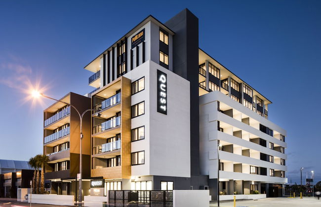 Quest Robina - Photo 1