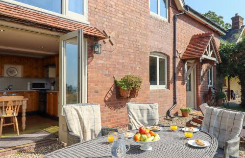 Sherway Coach House - Photo 38