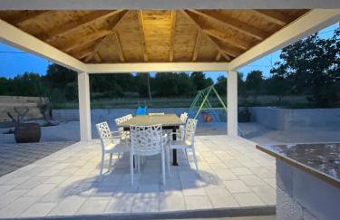 Mediterranean 5 rooms house with pool - Photo 7