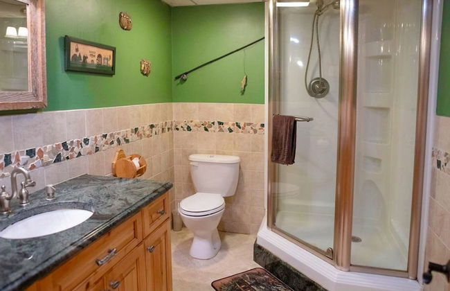 Deer Haven Cabin by Avantstay Waterfront Dock Firepit - Photo 32