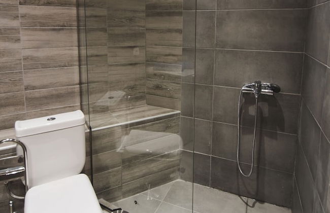 Contemporary Studios Historic Center - Photo 5