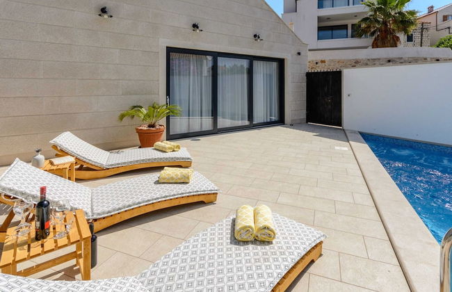 Villa Stone Pearl - Two Bedroom Holiday House With Pool - Foto 41