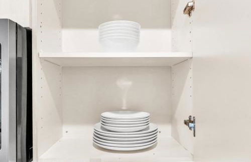 Bright 2BD 2BA Suite Gym and Pool City Center Stay - Foto 16