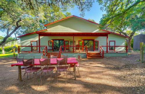 Peaceful Helotes Cabin Fire Pit, 9 Mi to Old Town - Foto 24