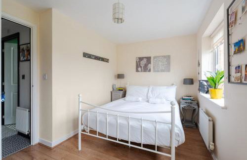 2 Bedroom Home with Garden and Free Parking - Foto 33