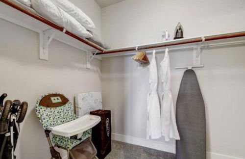 2BR Southtown Apartment FreeParking Wifi Pool Gym - Photo 22