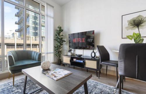 Uptown Luxury - Top Floor King Suite, Free Parking - Foto 7