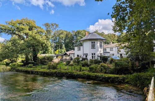 Cosy Riverside Hideaway - Photo 1