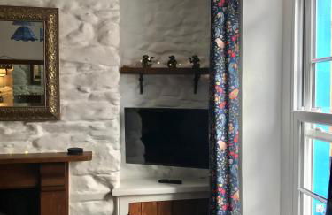 "FISHERMAN'S" Seconds from the Harbour & town centre with unlimited free parking nearby - Photo 24