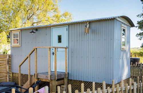 The Hideaway Hut - 1 Bed Shepherds Hut - Hereford - Photo 47