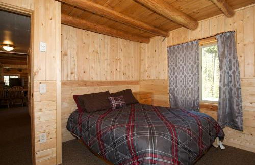 Grey Wolf Retreat by KABINO Sleeps 20 Commercial Kitchen Fire Pit WiFi Bunk Beds - Foto 26