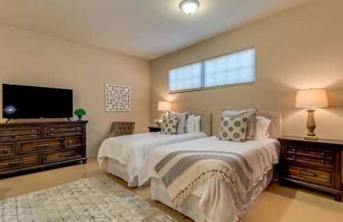 Estate Resort Style Oasis 6BDRM, 5.5 Bath Heated Pool with Misters - Foto 36