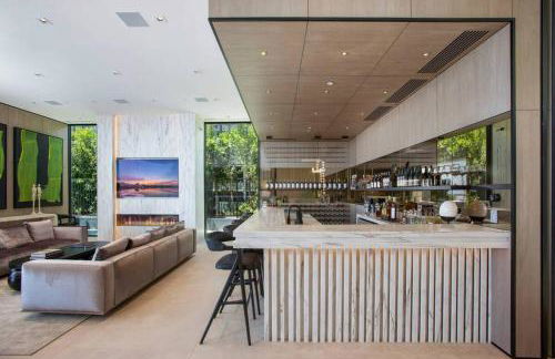 Ultra-Luxurious BH Estate with Pool, Theatre, Views - Foto 33