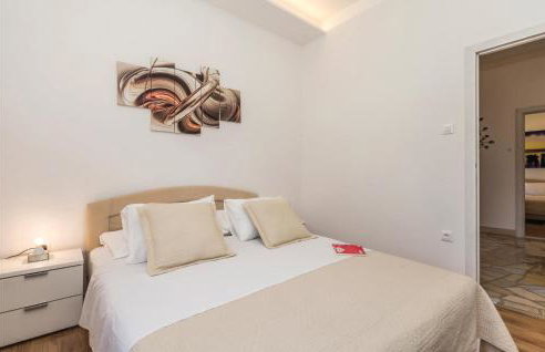 Cozy Home In Viskovo With Wifi - Photo 45