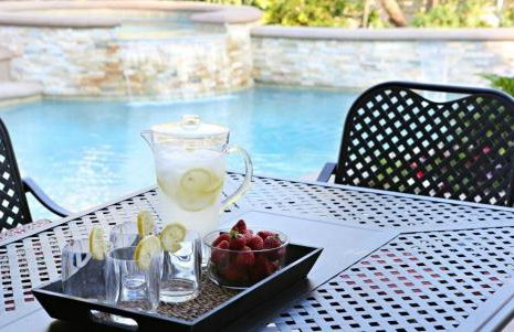 Classy 4 Bedroom 3 Bath Pool Home 3/4 Mile Walk To Disney - Foto 58