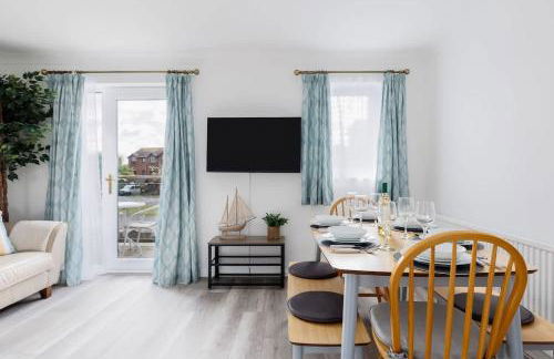 Spinnaker House-with Tesla Electric Charging Point - Photo 13