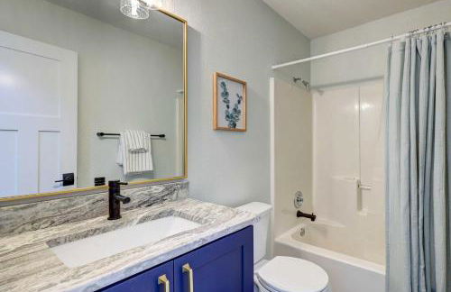 Chic Bentonville Home with Patio and Fire Pit! - Foto 16