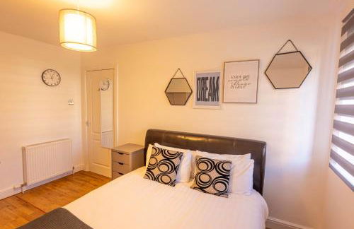 Paisley with Parking & Balcony - Pass the Keys - Foto 30