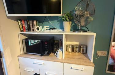 Thorpe Park Studio - Detached Stay & Free Gated Parking - Foto 24