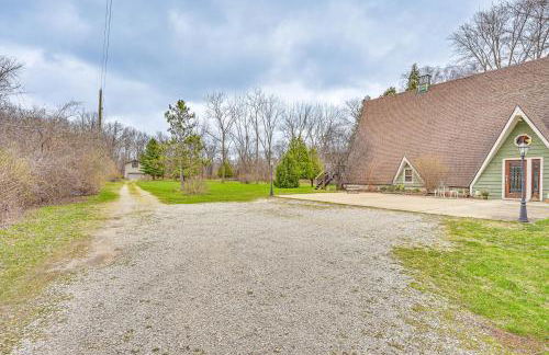 8 Mi to Lake Michigan Creative Retreat with Deck! - Foto 18