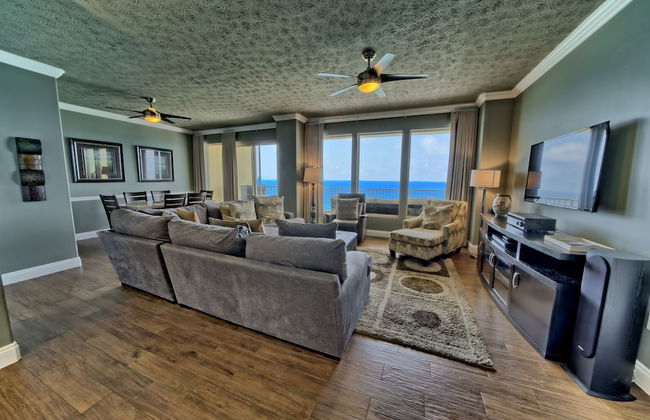 Pleasant Oceanfront Condo with Large Balcony and Beach Access - Unit 1605 by RedAwning - Foto 17
