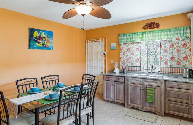 YanceyLargoEstate 2BR Villa w/Mountain Views by RedAwning - Foto 7