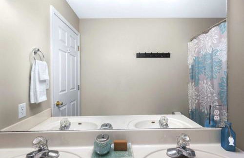 Family Lakefront Oasis - Picture Perfect Retreat - Foto 48