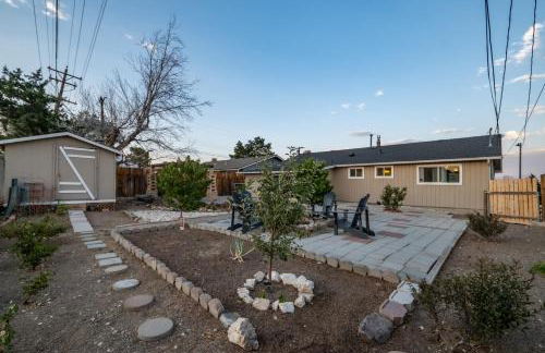 MtnCity Views 4BR Firepit FamilyRetreat NearUNR - Foto 49