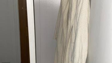 FABULOUS Self contained GARDEN STUDIO EGHAM - Foto 5, wardrobe