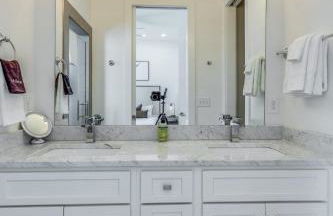 Stylish 4 Bed with Rooftop, Garage Near Hot Spots Less Than 5 Mins to Belmont, 10 Mins to Broadway, 24 Hour Hospitality Team, Perfect for Groups, Available for Long Term Rental - Foto 16