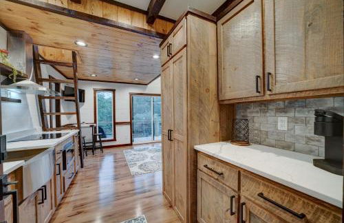 Cozy Treehouse w Hot Tub, Fire Pit, Pet Friendly, Lake Access - Photo 4