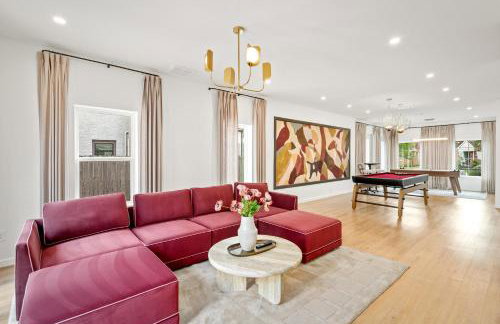 Gated Resort, 2 Homes, 9BR Ensuites, Slps27, Pool - Photo 1