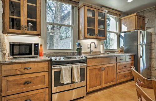 Blanco Riverfront Historic Home, 3 Mi to Downtown! - Foto 6