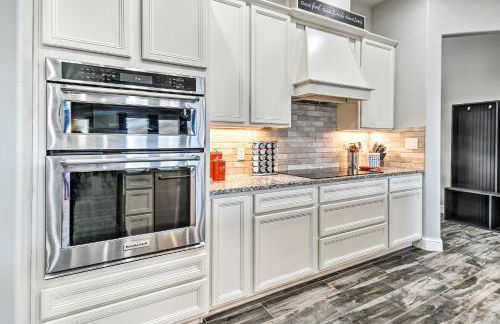 Modern Amarillo House with Fire Pit and Hot Tub! - Photo 13