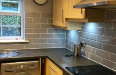 Modern Apartment with Free Parking - Foto 10