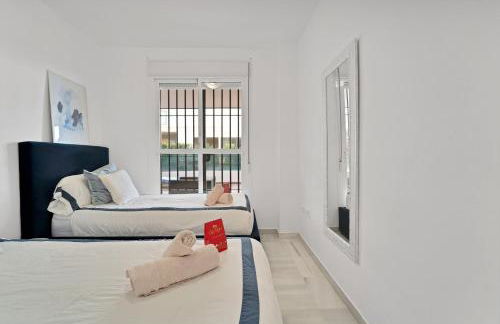 Apartamento con enorme terraza en complejo con piscina en Nueva Andalucía - Lorcrimar - Foto 18