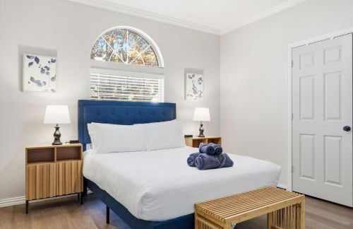 Luxury Backyard Pool & Patio Oasis 4-BD - Foto 29