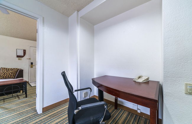 Metro Phoenix Extended Stay - Foto 58