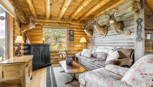 Log Cabin with Pond and Trail Access in Almond! - Foto 4